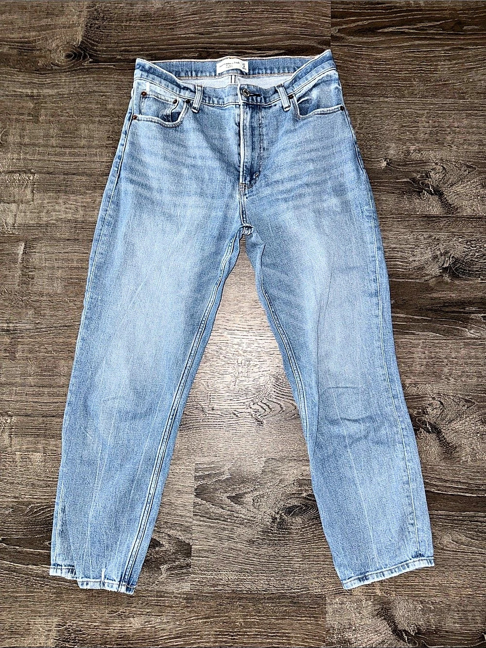 Abercrombie & Fitch The Mom High Rise High Rise Ankle Jeans